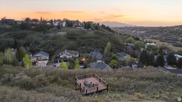 10873 S LOSTWOOD DR, Sandy, UT 84092