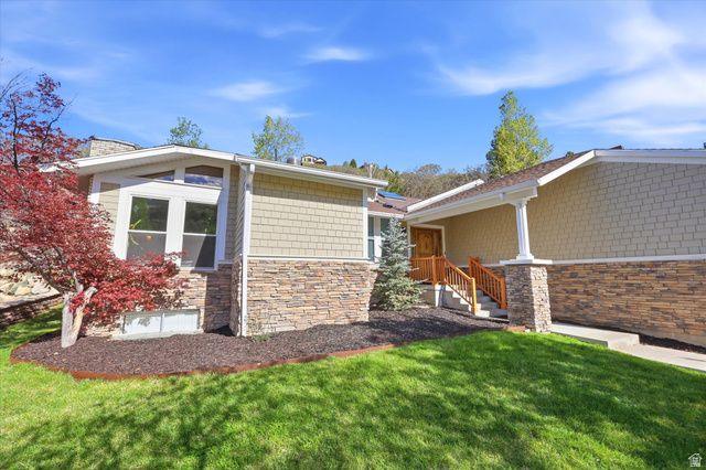 10873 S LOSTWOOD DR, Sandy, UT 84092