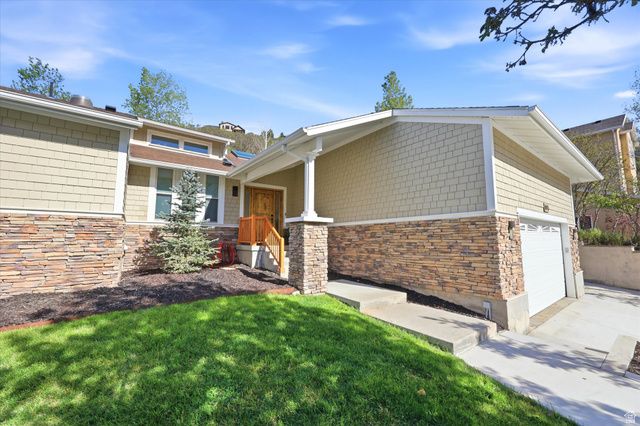 10873 S LOSTWOOD DR, Sandy, UT 84092