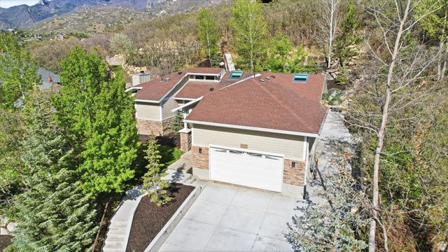 10873 S LOSTWOOD DR, Sandy, UT 84092