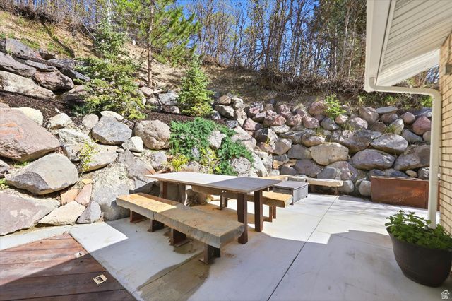 10873 S LOSTWOOD DR, Sandy, UT 84092