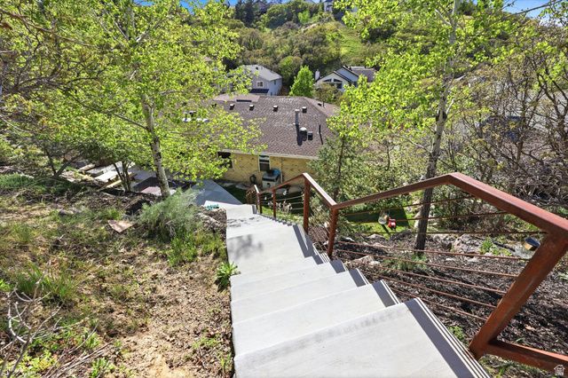 10873 S LOSTWOOD DR, Sandy, UT 84092