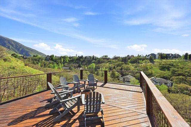 10873 S LOSTWOOD DR, Sandy, UT 84092