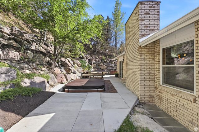 10873 S LOSTWOOD DR, Sandy, UT 84092