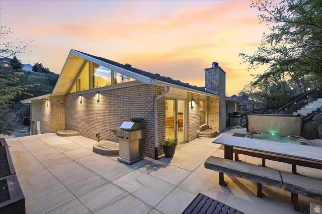 10873 S LOSTWOOD DR, Sandy, UT 84092