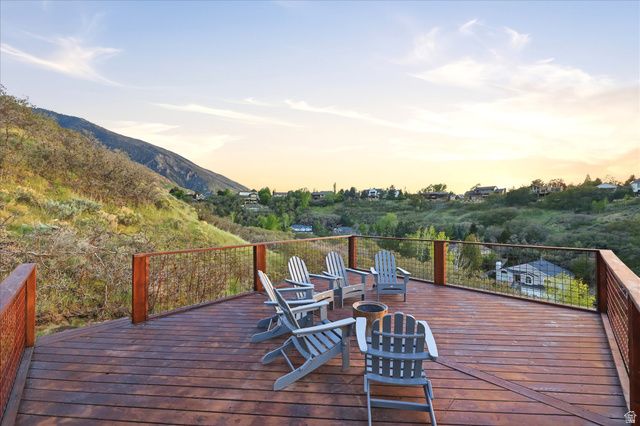 10873 S LOSTWOOD DR, Sandy, UT 84092