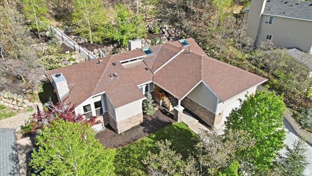 10873 S LOSTWOOD DR, Sandy, UT 84092