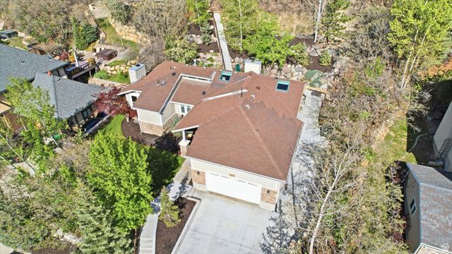 10873 S LOSTWOOD DR, Sandy, UT 84092