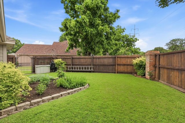 2701 Holly Brook Court, Bedford, TX 76021