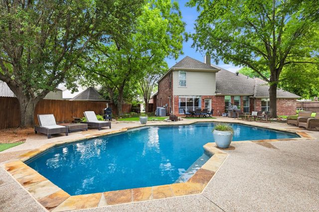 2701 Holly Brook Court, Bedford, TX 76021