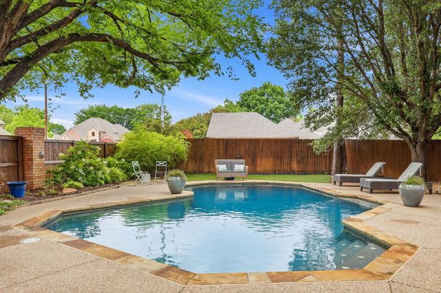 2701 Holly Brook Court, Bedford, TX 76021