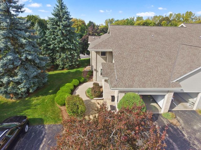 18740 Emerald CIRCLE #E, Brookfield, WI 53045