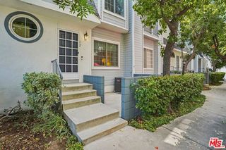 7420 Corbin Avenue 12, Reseda (los Angeles), CA 91335