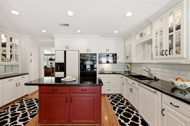 1809 Southpark Drive, Arlington, TX 76013