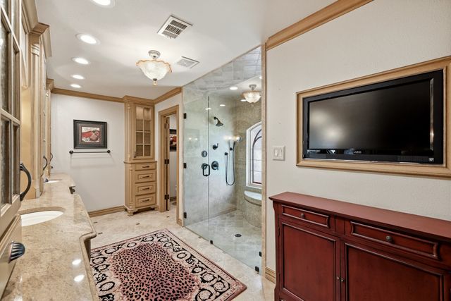 1809 Southpark Drive, Arlington, TX 76013