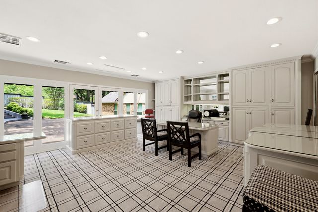 1809 Southpark Drive, Arlington, TX 76013
