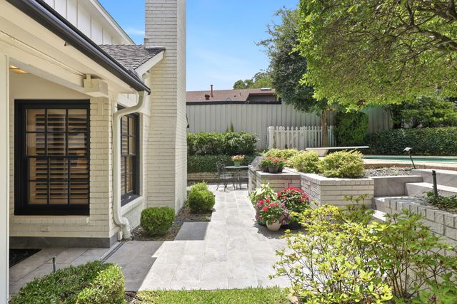 1809 Southpark Drive, Arlington, TX 76013