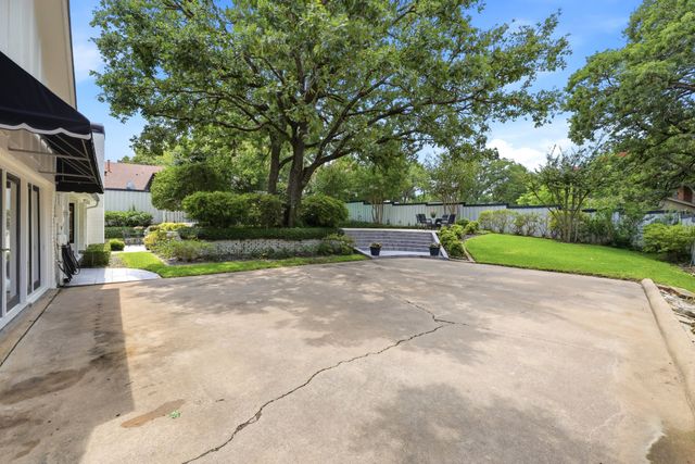 1809 Southpark Drive, Arlington, TX 76013