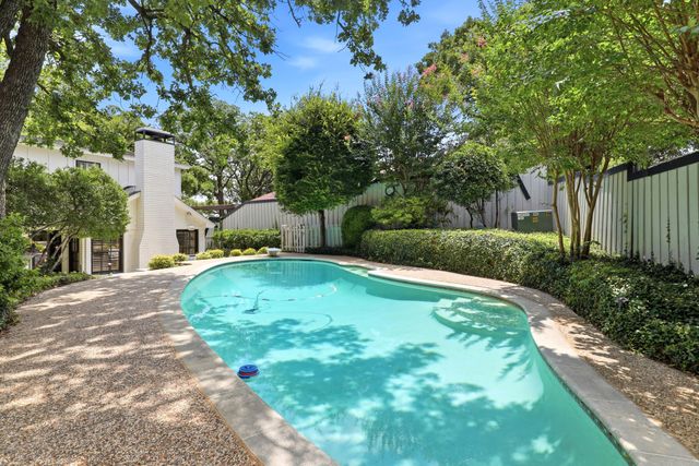 1809 Southpark Drive, Arlington, TX 76013