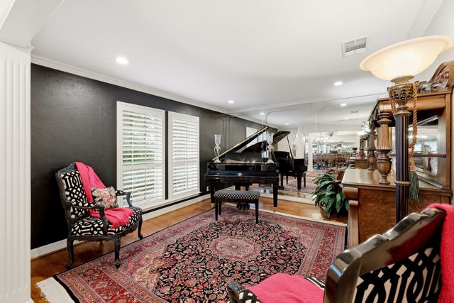 1809 Southpark Drive, Arlington, TX 76013