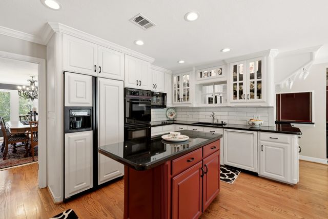 1809 Southpark Drive, Arlington, TX 76013