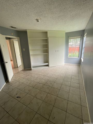 930 S Leona, San Antonio, TX 78207