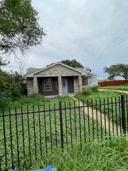 930 S Leona, San Antonio, TX 78207