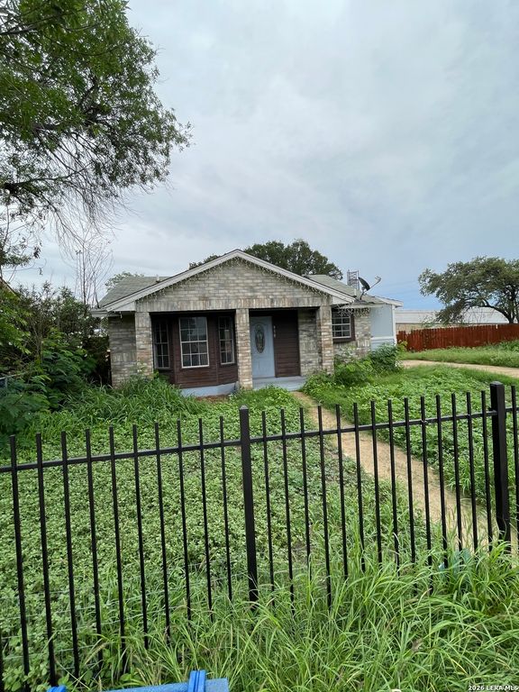 930 S Leona, San Antonio, TX 78207
