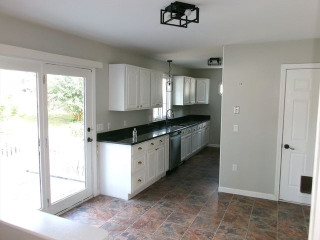 71 Eddywood St, Springfield, MA 01118