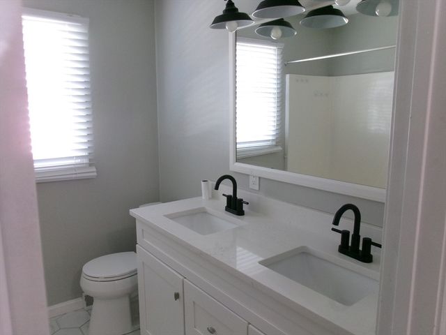 71 Eddywood St, Springfield, MA 01118