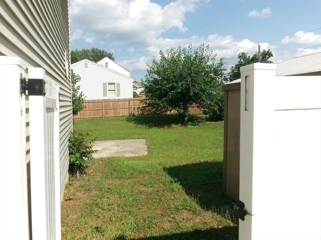 71 Eddywood St, Springfield, MA 01118
