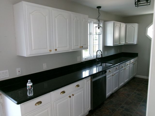 71 Eddywood St, Springfield, MA 01118