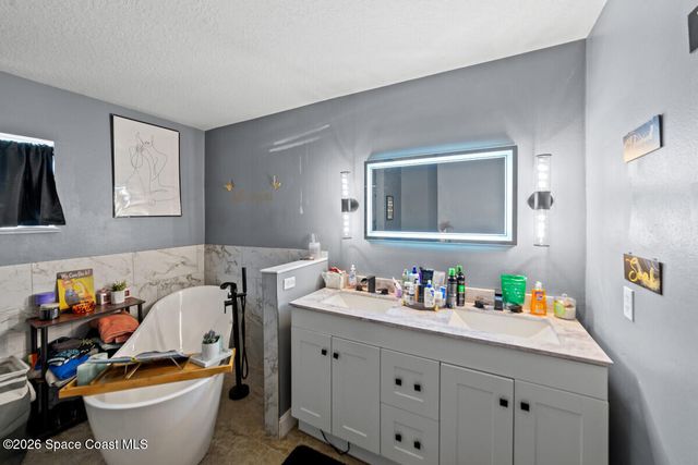 466 El Dorado Avenue SE, Palm Bay, FL 32909