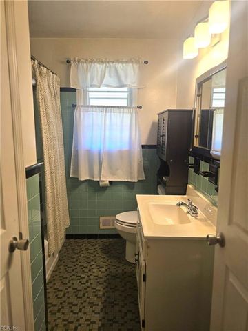 4904 Farrington DR, Virginia Beach, VA 23455