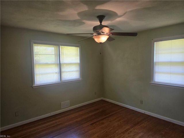 4904 Farrington DR, Virginia Beach, VA 23455