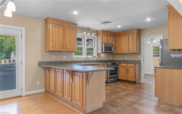 4904 Farrington DR, Virginia Beach, VA 23455