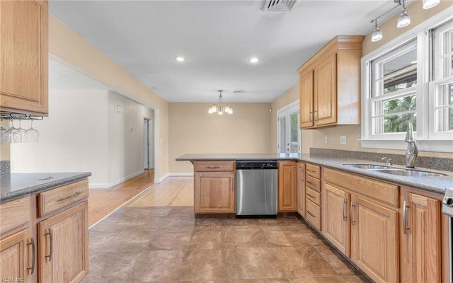 4904 Farrington DR, Virginia Beach, VA 23455