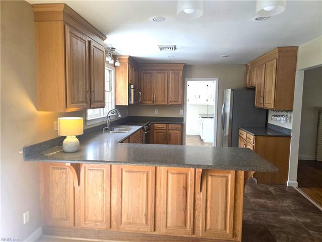 4904 Farrington DR, Virginia Beach, VA 23455