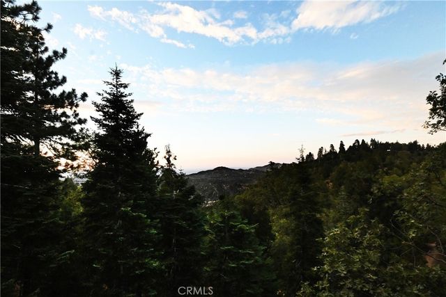 285 N Fairway, Lake Arrowhead, CA 92352