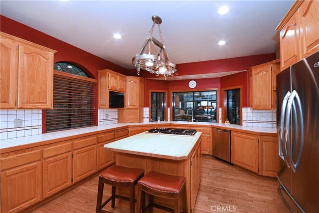 285 N Fairway, Lake Arrowhead, CA 92352