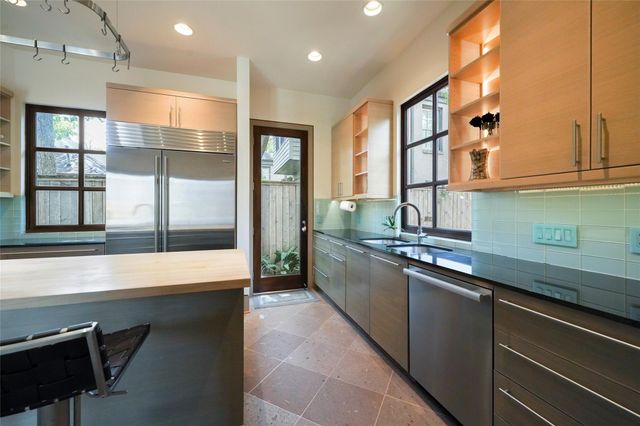 2225 Bolsover Street, Houston, TX 77005