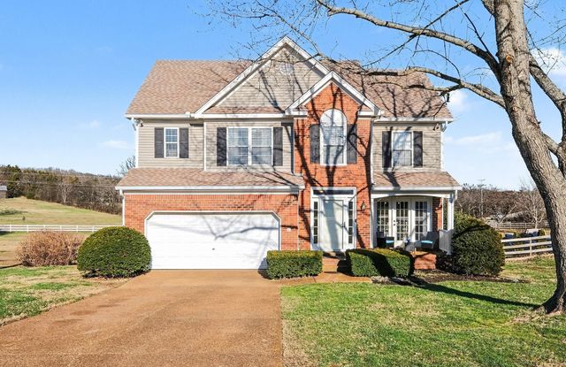 2786 Iroquois Dr, Thompsons Station, TN 37179