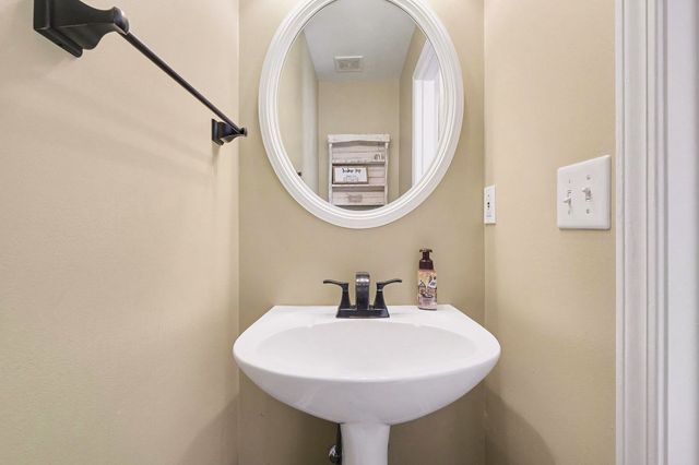 2786 Iroquois Dr, Thompsons Station, TN 37179