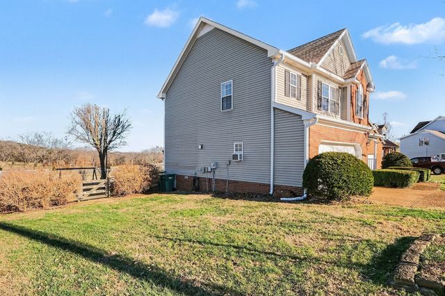 2786 Iroquois Dr, Thompsons Station, TN 37179