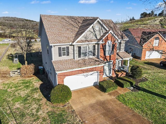 2786 Iroquois Dr, Thompsons Station, TN 37179