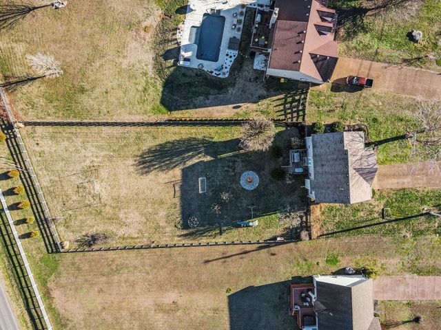 2786 Iroquois Dr, Thompsons Station, TN 37179