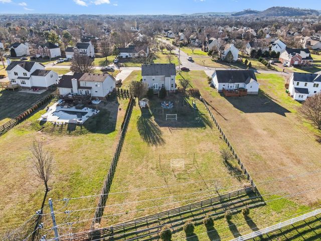 2786 Iroquois Dr, Thompsons Station, TN 37179