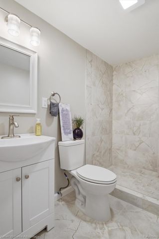 9981 Hazelton, Redford Charter Township, MI 48239