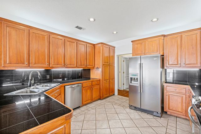 6100 N Waverly Court, Granbury, TX 76049