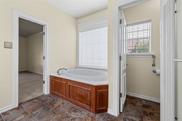 6100 N Waverly Court, Granbury, TX 76049